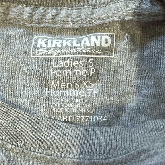 Kirkland Signature T Shirt - Picture 2 of 3